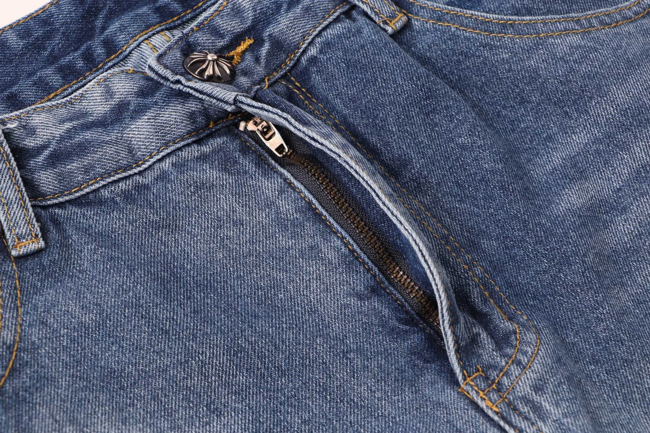 P240 Style number: H72 Croxin & 𝐂𝐡𝐫𝐨𝐦𝐞 𝐇𝐞𝐚𝐫𝐭 ss25 blue butterfly print jeans. Styles with different wash textures are very friendly to people with thin legs. The slightly flared version perfectly modifies the leg shape. The timeless and moderate length makes it easy to match and match. It is the basis for various styles and is a must-have in your wardrobe! The fabric is stiff but also makes the upper body soft without losing texture. The washing process is even more perfect. It is a must-have item for everyone! ! ! Washed wheat, hang tag, pants label, three labels complete Color: blue Size: 30-32-34-36